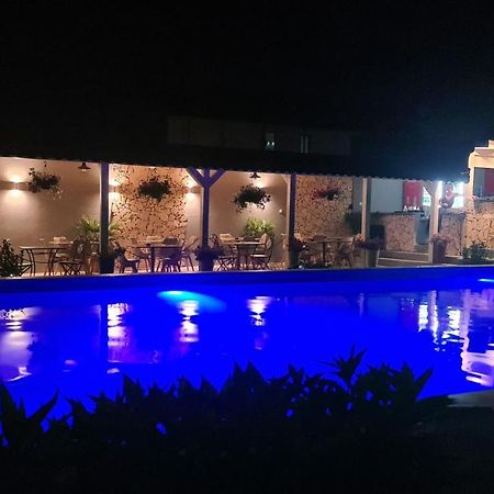 Hotel Casa Wanted Orszowa Zewnętrze zdjęcie