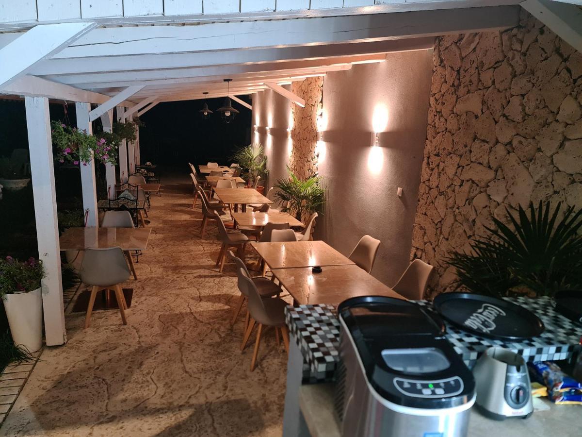 Hotel Casa Wanted Orszowa Zewnętrze zdjęcie