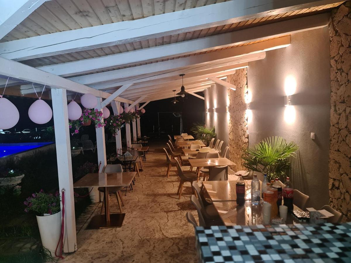 Hotel Casa Wanted Orszowa Zewnętrze zdjęcie