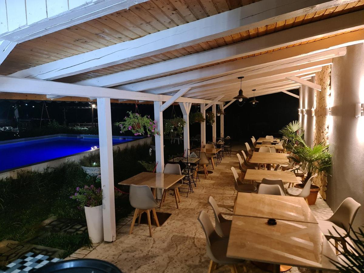 Hotel Casa Wanted Orszowa Zewnętrze zdjęcie