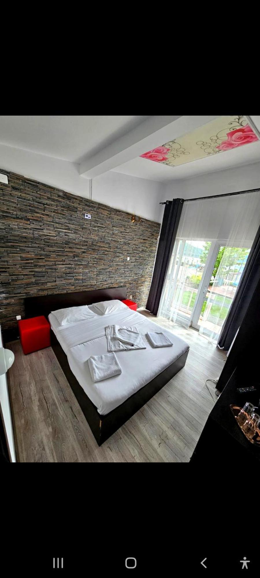 Hotel Casa Wanted Orszowa Zewnętrze zdjęcie