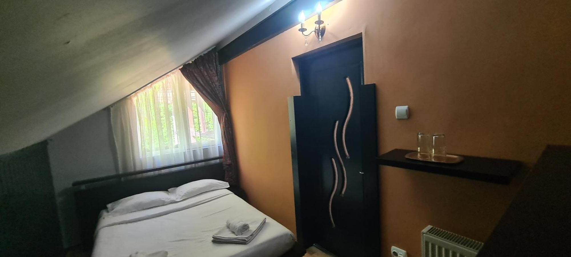 Hotel Casa Wanted Orszowa Zewnętrze zdjęcie