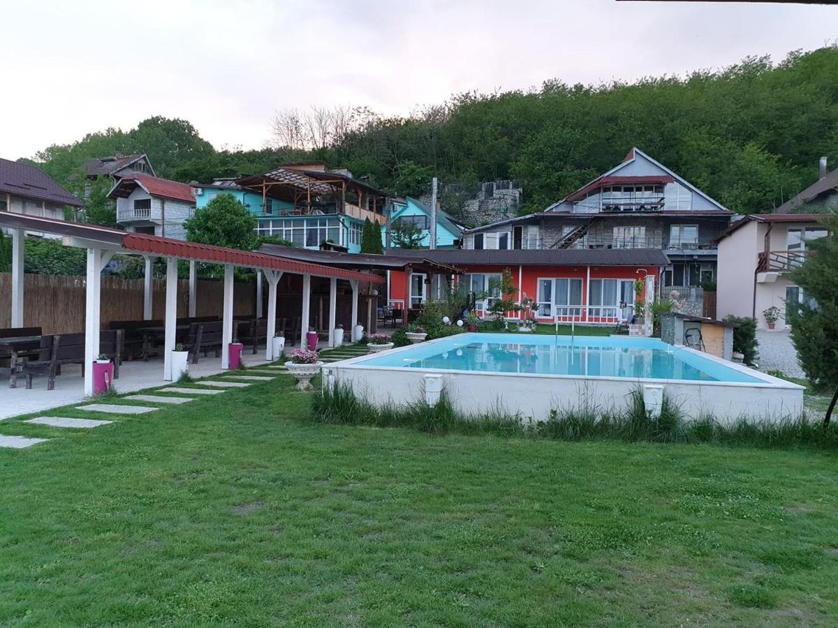 Hotel Casa Wanted Orszowa Zewnętrze zdjęcie