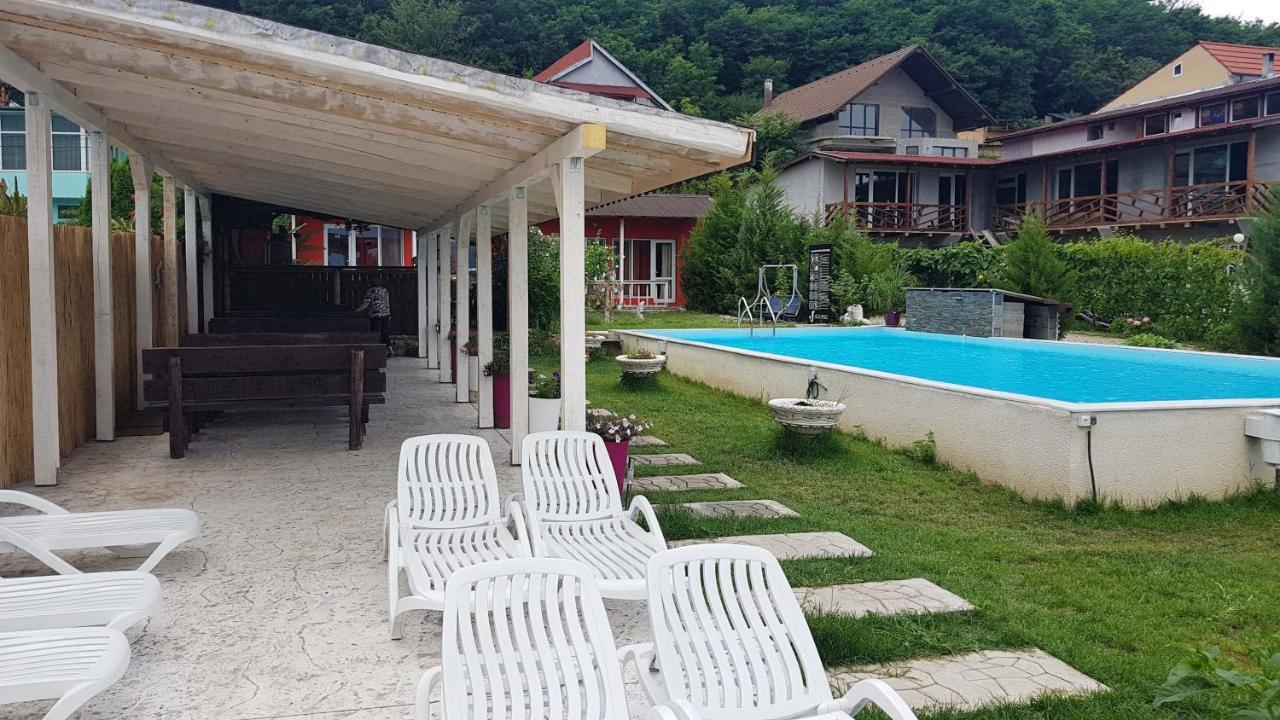 Hotel Casa Wanted Orszowa Zewnętrze zdjęcie