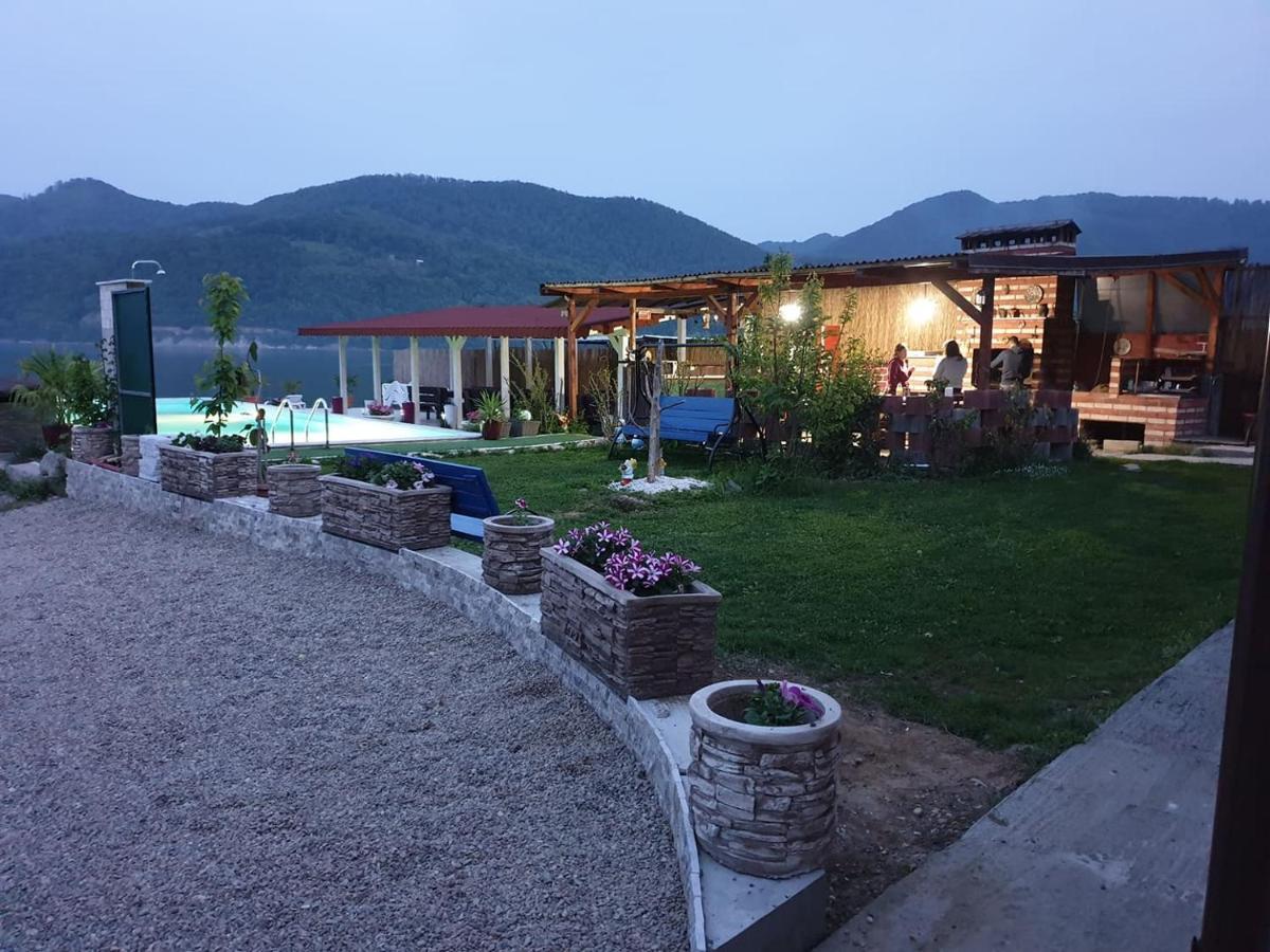 Hotel Casa Wanted Orszowa Zewnętrze zdjęcie